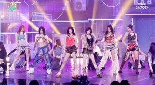BABYMONSTER โชว์สเตจแรกเพลง 'CHOOM' สุดปัง! ใช้ไมค์มือร้องสดไร้ที่ติ