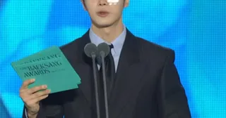 Chook Young Woo โผล่ร่วมงาน Baeksang Arts Awards พร้อมผ้าปิดตา ชาวเน็ตวิจารณ์สนั่น