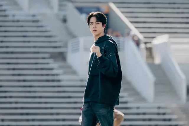 Jin BTS ทำแฟนๆ ใจละลายกับวิชวลสุดปังที่คอนเสิร์ต El Paso