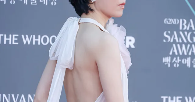 Han Ye Ri ตอบกลับคนวิจารณ์ชุดออกงาน Baeksang อย่างแซ่บ! บอกเลยว่าไม่แคร์