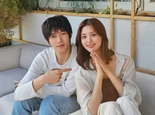 Junghwa EXID ควงคู่ Hwang In Sik โชว์เคมีสุดละมุนใน MV เพลง 'Sun Love'