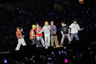 BTS เนรมิต Stanford Stadium ให้กลายเป็นทะเลธงชาติเกาหลีใต้ในคอนเสิร์ตสุดปัง!