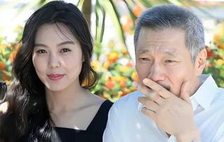 Kim Min Hee และ Hong Sang Soo ถูกพบเห็นขณะเข็นรถเข็นเด็กในวันหยุดสุดสัปดาห์