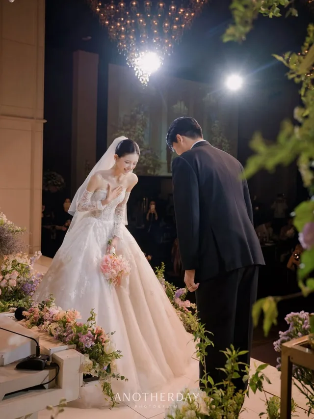 Choi Jun Hee ลูกสาว Choi Jin Sil เผยภาพงานแต่งสุดอบอุ่น พร้อมเรื่องราวความรักที่ซึ้งกินใจ