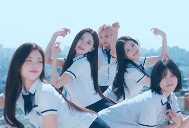 ITZY ปล่อยคลิปเต้นเพลง 'Motto' ในธีมชุดนักเรียนสุดคลาสสิก ชวนย้อนวันวาน