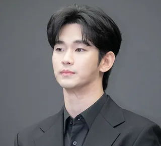 Kim Soo Hyun ส่งคำขอบคุณถึงแฟนๆ และเจ้าหน้าที่ หลังผ่านไปหนึ่งปีจากแถลงข่าวสะเทือนใจ