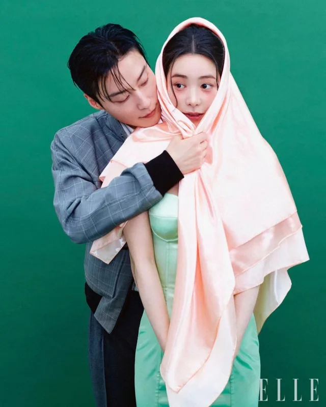 Elle เผยภาพ B-cut สุดปังของ Lim Ji Yeon และ Heo Nam Jun จาก 'My Royal Nemesis'
