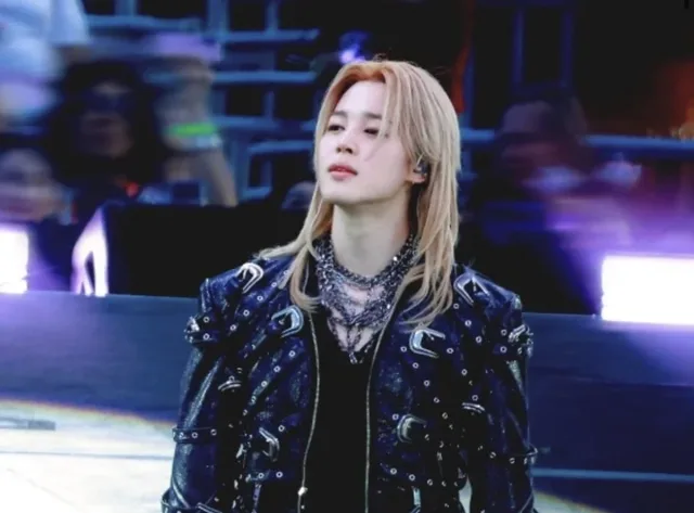ผมบลอนด์ของ Jimin กลายเป็นไวรัลทั่วโลกในทัวร์คอนเสิร์ต 'ARIRANG' ของ BTS