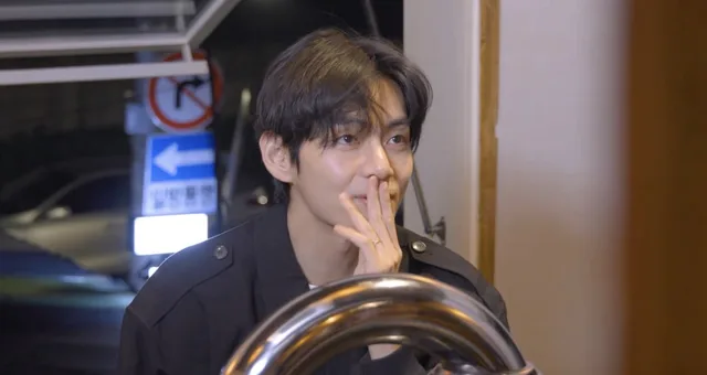 V สมาชิก BTS แชร์วันพักผ่อนสบายๆ ก่อนคอนเสิร์ต 'ARIRANG' เวิลด์ทัวร์
