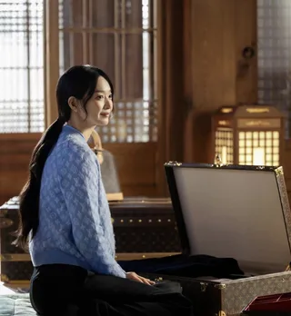 Shin Min Ah สวยสง่าสะกดทุกสายตาในภาพแคมเปญล่าสุด