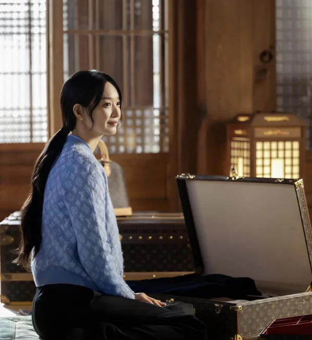 Shin Min Ah สวยสง่าสะกดทุกสายตาในภาพแคมเปญล่าสุด