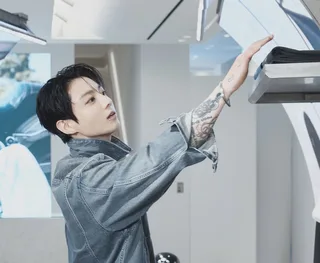 Jungkook แห่ง BTS สร้างปรากฏการณ์คนแน่นฮาราจูกุในงาน Calvin Klein
