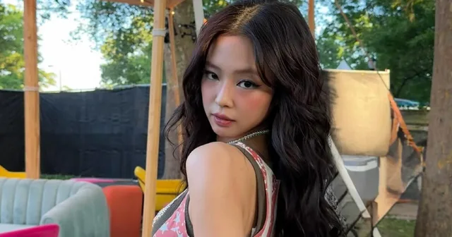 Jennie BLACKPINK จัดเต็ม! โชว์แซ่บกับเสื้อครอปสุดปังที่ Governors Ball