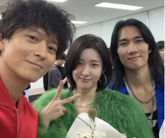 Park Ji Hyun ฉลองความสำเร็จ 'Wild Thing' ปล่อยภาพเบื้องหลังสุดฟิน!