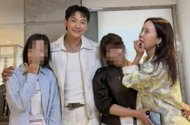 Baek Ji Young และ Rain เผยความสนิทสนมในฐานะผู้ปกครองที่มีลูกสาวเรียนห้องเดียวกัน
