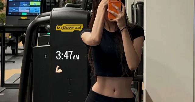 Moon Ga Young โชว์หุ่นสุดเป๊ะ กล้ามท้องแน่นเอี๊ยดตอนตี 3!