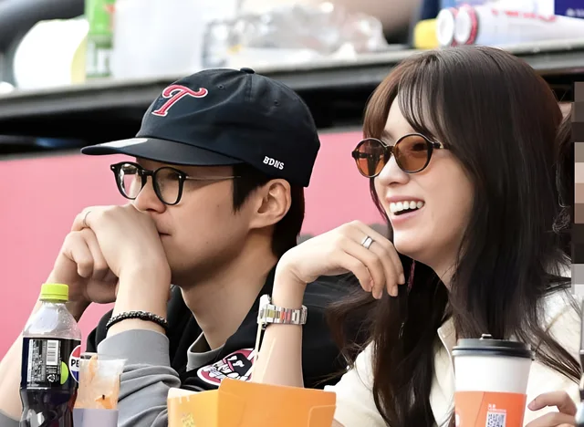 Han Hyo Joo และ Gong Myung เคลียร์ข่าวเดต หลังโผล่สนามเบสบอลด้วยกัน ยัน! เจอกันเพราะงานละคร