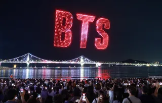 BTS เนรมิตปูซานให้กลายเป็นเทศกาลสุดยิ่งใหญ่ พร้อมโดรนโชว์และอีเวนต์แฟนคลับ