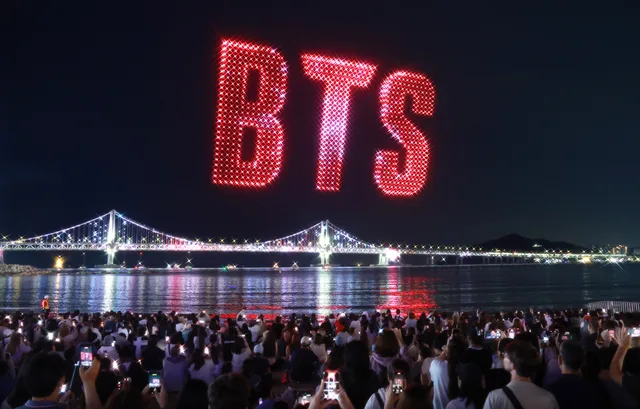 BTS เนรมิตปูซานให้กลายเป็นเทศกาลสุดยิ่งใหญ่ พร้อมโดรนโชว์และอีเวนต์แฟนคลับ