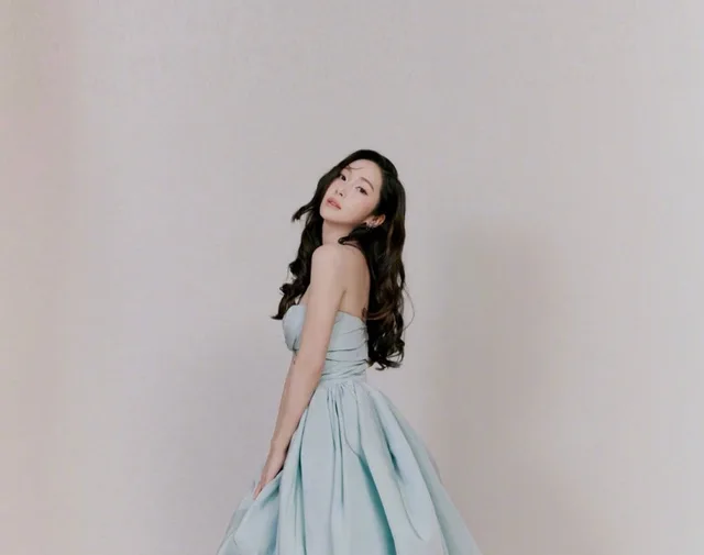 Jessica สวยสะกดทุกสายตาในชุดราตรีไหล่เดี่ยวสุดหรูที่งาน Harper’s Bazaar