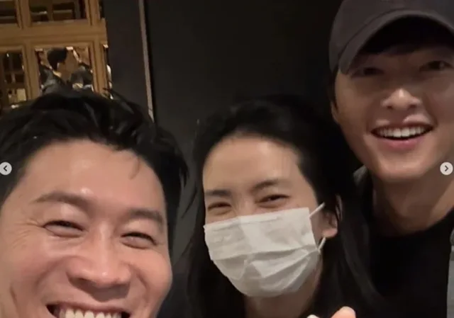 Song Joong Ki โผล่เซอร์ไพรส์ให้กำลังใจเพื่อนซี้ Jin Sun Kyu