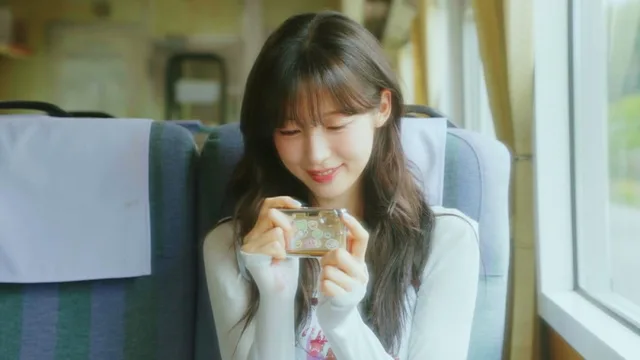Arin OH MY GIRL มอบของขวัญสุดพิเศษให้แฟนๆ ด้วยเพลงคัฟเวอร์ “Travel” ของ BOL4 ในวันเกิดของเธอ