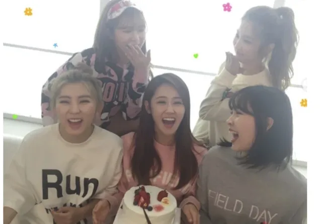 4Minute กลับมารวมตัวฉลองเดบิวต์ครบ 17 ปี ทำเอาแฟนๆ ใจฟู!