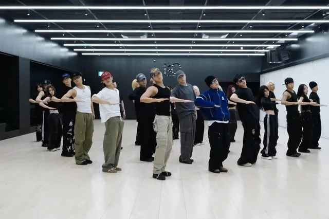 ATEEZ โชว์สเต็ปสุดเป๊ะ ทรงพลัง ในคลิปซ้อมเต้นเพลง "BAD"!