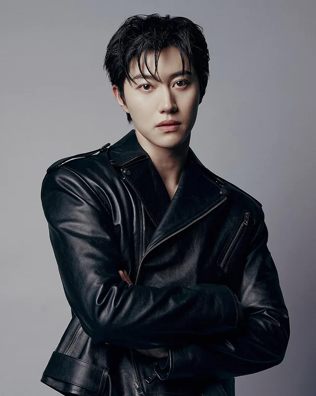 Kwak Dong Yeon เผยภาพโปรไฟล์ใหม่สุดปังกับ THEBLACKLABEL