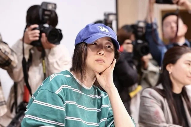มีรายงานว่า Min Hee Jin เกี่ยวข้องกับกิจกรรมอิสระและกลยุทธ์ทางกฎหมายของ NewJeans