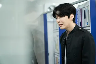 ความสำเร็จของ 'Agent Kim Reactivated' ทำให้ประเด็นเก่าของนักเขียนเว็บตูน Park Tae Joon ถูกพูดถึงอีกครั้ง