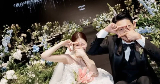 นักแสดง Jang Yong Won หรือที่รู้จักกันในชื่อ "Yong Won Gay" เผยภาพงานแต่งงานสุดอบอุ่นกับเจ้าหญิงของเขา