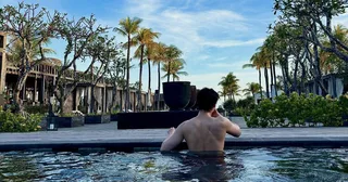 Lee Jong Suk อวดหุ่นแซ่บกลางสระน้ำ ทำเอาแฟนๆ ใจละลาย!