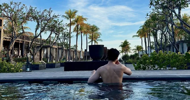Lee Jong Suk อวดหุ่นแซ่บกลางสระน้ำ ทำเอาแฟนๆ ใจละลาย!