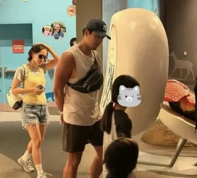 Hyun Bin และ Son Ye Jin พาครอบครัวเที่ยว Disneyland ที่อเมริกา