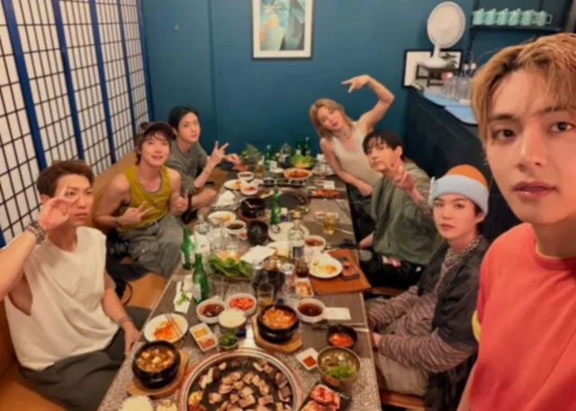 BTS ฉลองความสำเร็จคอนเสิร์ตที่ลอนดอนด้วยปาร์ตี้หมูย่างเกาหลีสุดอบอุ่น!