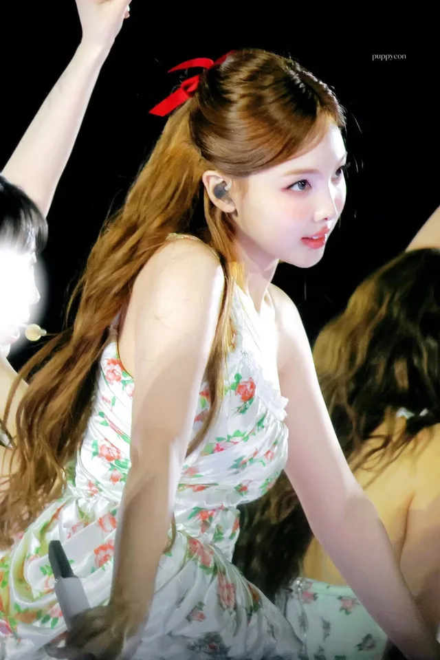 TWICE ทำเอาชาวเน็ตตะลึงกับความสวยระดับเทพของสมาชิกทุกคนในคอนเสิร์ตล่าสุด
