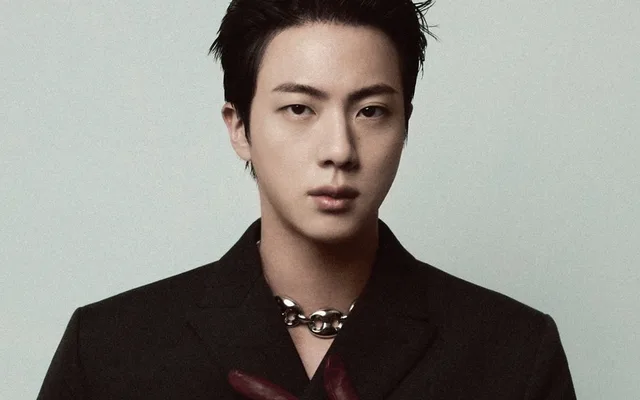 สาวญี่ปุ่นที่ถูกกล่าวหาว่าจูบ Jin วง BTS ในงานแฟนมีตติ้ง ไม่มาศาล ศาลต้องเลื่อนการพิจารณาคดีออกไป