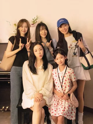 สมาชิก Girls’ Generation รวมตัวให้กำลังใจ Tiffany Young ในละครเวที