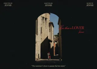Jennie BLACKPINK แย้มโซโล่คัมแบ็ก! ปล่อยโปสเตอร์แรกโปรเจกต์กำกับเอง 'Less Than A Lover'