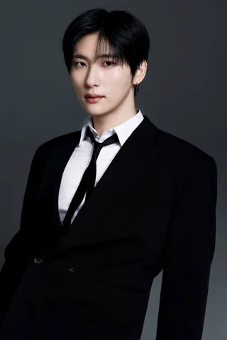 Woobin วง CRAVITY เตรียมขึ้นแท่นพระเอกมิวสิคัล 'Caffeine'