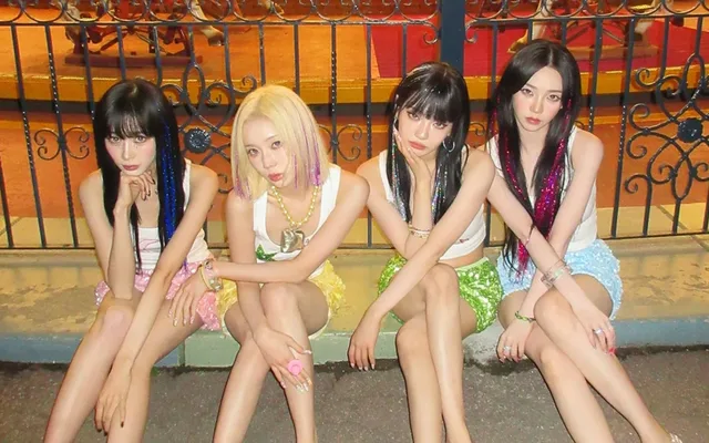 aespa พาเที่ยวสวนสนุกยามค่ำคืนในทีเซอร์ใหม่ 'KISS N TELL'
