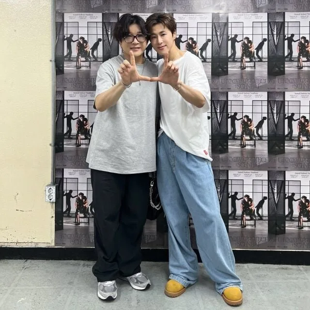 Shindong วง Super Junior ทำแฟนๆ สนใจในลุคที่คอนเสิร์ตของ Yunho