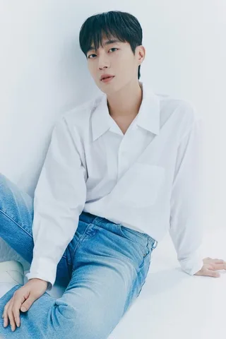 Yoon Doojoon เตรียมรับหน้าที่พิธีกรรายการ 'Fandom Stage'
