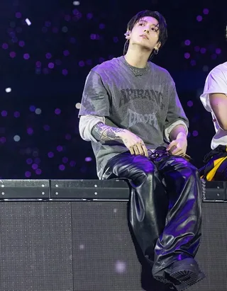 Jungkook BTS สร้างประวัติศาสตร์! เพลง 'Standing Next to You' ทะลุ 1.5 พันล้านสตรีมบน Spotify