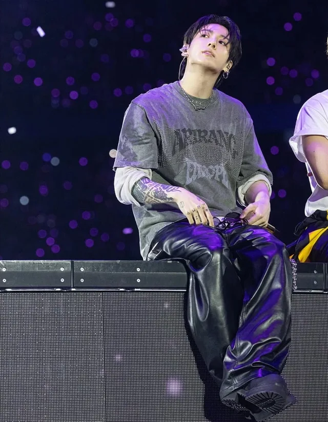 Jungkook BTS สร้างประวัติศาสตร์! เพลง 'Standing Next to You' ทะลุ 1.5 พันล้านสตรีมบน Spotify