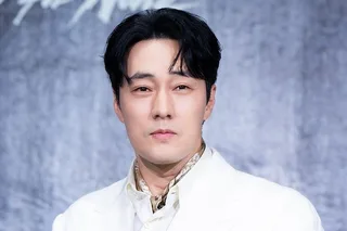 So Ji Sub เตรียมร่วมทริปพักผ่อนที่กวมกับทีมงาน 'Agent Kim Reactivated' หลังห่างหายไป 13 ปี!