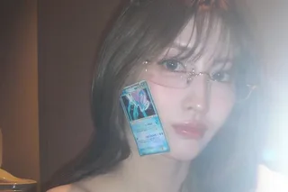 Momo TWICE ทำแฟนๆอึ้ง! หลังโชว์การ์ด Pokémon สุดแรร์ !