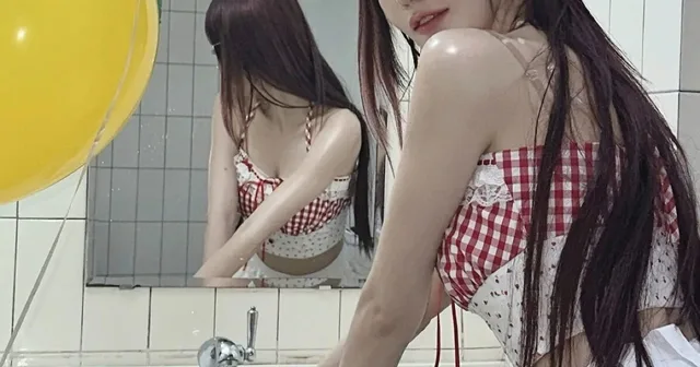 Magenta วง QWER อวดลุคแซ่บรับซัมเมอร์ สวยเป๊ะปังเหมือนตุ๊กตา!