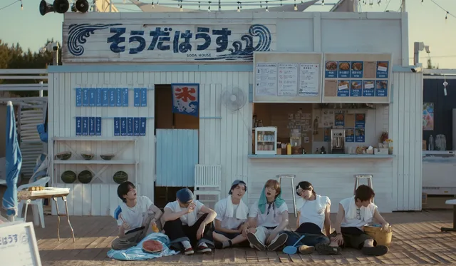 TWS เปิดร้านอาหารริมทะเลสุดชิลใน MV เพลง 'SODA SODA' เวอร์ชั่นญี่ปุ่น